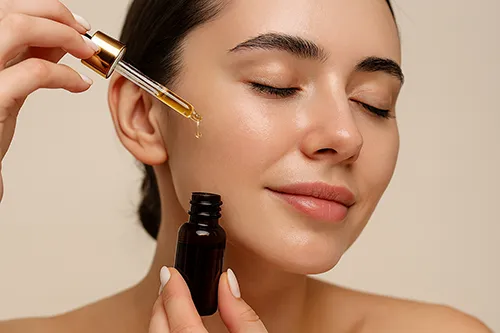 ماساژ روغن سیاه دانه روی پوست صورت